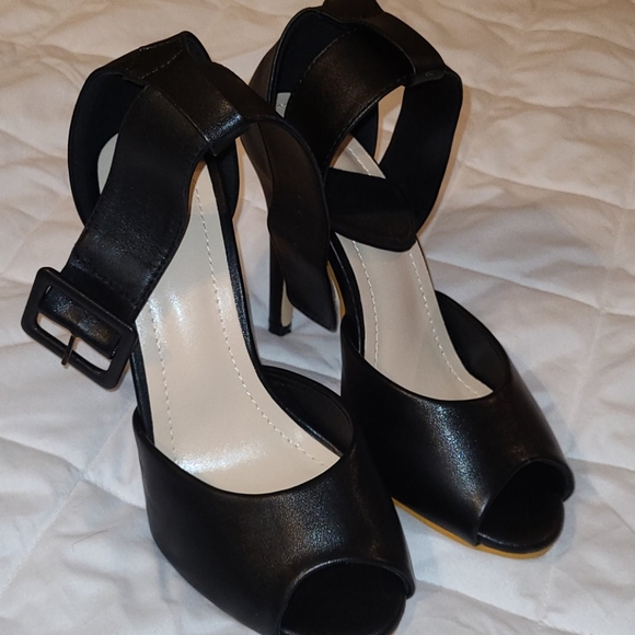 Women's Black Peep Toe Stiletto Heeled Pumps - Picture 3 of 8